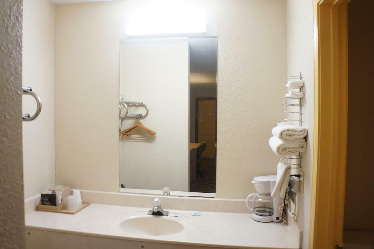 American Inn - Camden Room photo